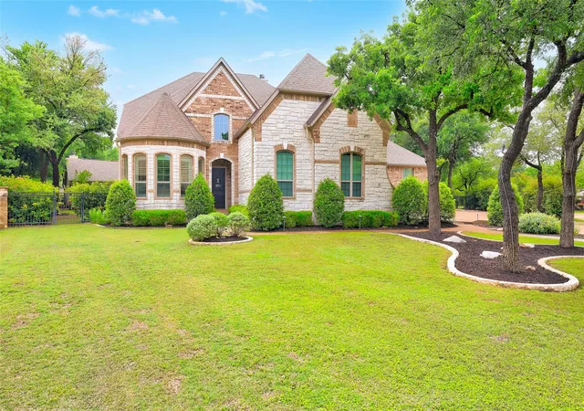 Photo 3 of Single family home for sale at 213 Vista Ln, Georgetown, TX 78633 | MLS# 8034669 | Listing updated on 2026-09-14