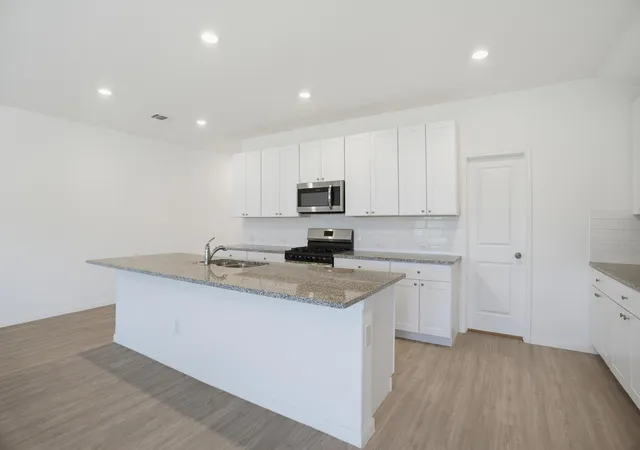 Photo 4 of Single family home for sale at 5904 Geronimo Way, Seguin, TX 78155 | MLS# 8859515 | Listing updated on 2026-10-05
