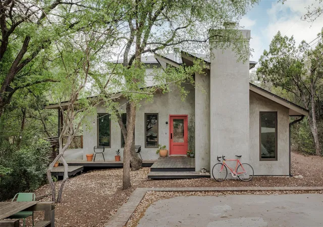 Photo 2 of Single family home for sale at 3310 Westhill Dr, Austin, TX 78704 | MLS# 5954146 | Listing updated on 2026-09-11