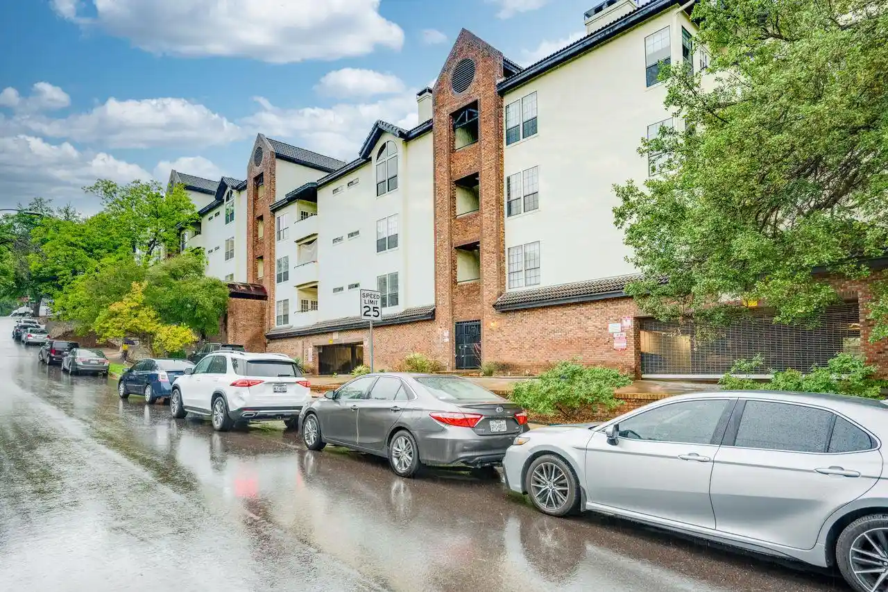 Listing Photo 2 - Condo for sale in 3001 Cedar St located at 3001 Cedar St, Austin, TX 78705 - Unit #A-205