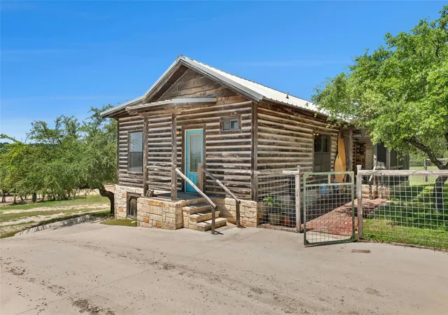 Photo 3 of Single family home for sale at 496 Middleton Rd, Spicewood, TX 78669 | MLS# 3738410 | Listing updated on 2026-10-06
