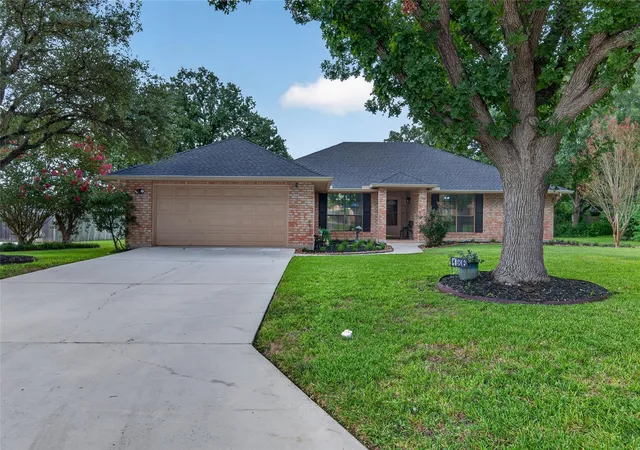 Photo 1 of Single family home for sale at 136 Dundee Grace, New Braunfels, TX 78130 | MLS# 2491747 | Listing updated on 2026-09-14