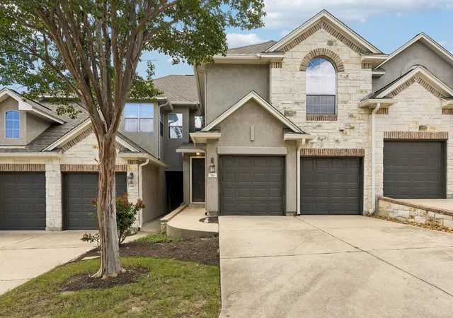 Listing Photo 3 - Condo for sale in building located at 114 Aria Ridge, Lakeway, TX 78738 - Unit #802
