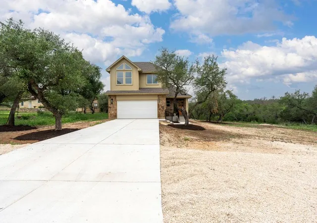 Photo 2 of Single family home for sale at 112 Twin Crk Cir, Dripping Springs, TX 78620 | MLS# 2263176 | Listing updated on 2026-10-07