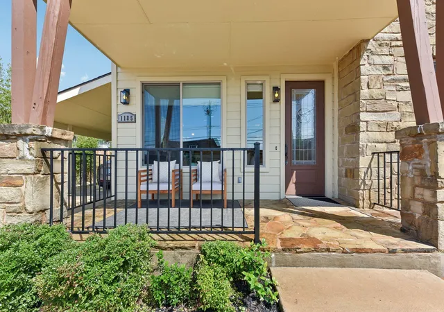 Photo 3 of Single family home for sale at 1185 Springdale Rd, Austin, TX 78721 | MLS# 9539295 | Listing updated on 2026-09-24