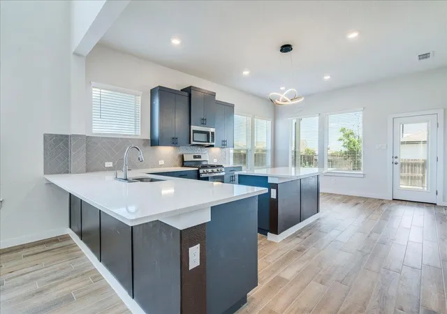 Photo 3 of Single family home for sale at 121 Camino Verde, San Marcos, TX 78666 | MLS# 6424930 | Listing updated on 2026-09-14