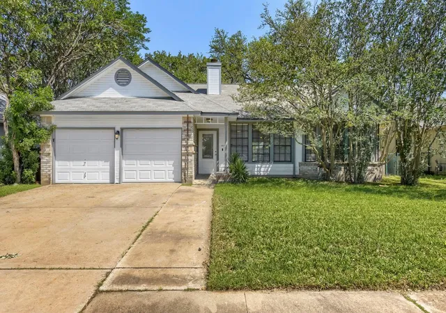Photo 3 of Sale Pending at 5806 Abilene Trl, Austin, TX 78749 | MLS# 1114538 | Listing updated on 2026-09-14