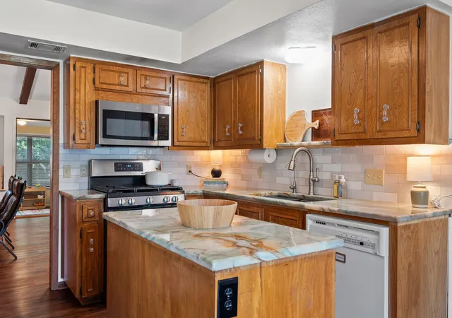 Photo 3 of Single family home for sale at 301 Tallwood Dr, Georgetown, TX 78628 | MLS# 3828507 | Listing updated on 2026-10-08