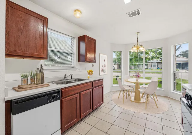 Photo 4 of Single family home for sale at 116 Blue Ridge Trl, Elgin, TX 78621 | MLS# 9459005 | Listing updated on 2026-10-29