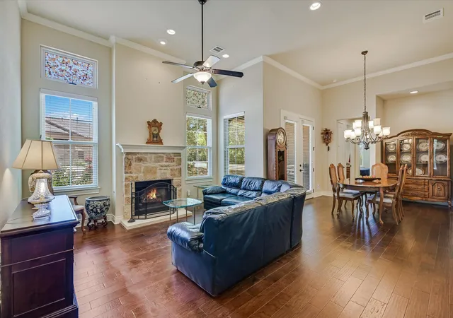 Listing Photo 2 - Condo for sale in building located at 103 Rivalto Cir, Lakeway, TX 78734 - Unit #1