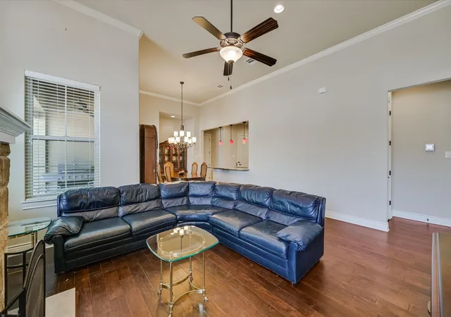 Listing Photo 4 - Condo for sale in building located at 103 Rivalto Cir, Lakeway, TX 78734 - Unit #1