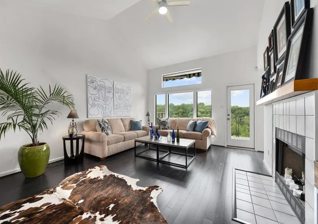 Listing Photo 5 - Condo for sale in building located at 6905 Crosby Cir, Austin, TX 78746 - Unit #16