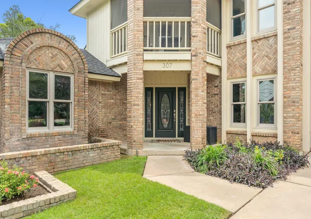 Photo 2 of Single family home for sale at 307 S Ridge Cir, Georgetown, TX 78628 | MLS# 2669390 | Listing updated on 2026-09-12