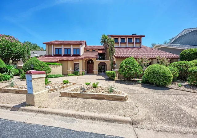 Photo 1 of Sale Pending at 10909 Legends Ln, Austin, TX 78747 | MLS# 3090666 | Listing updated on 2026-10-08