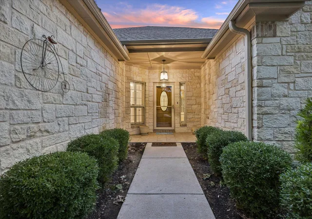 Photo 3 of Single family home for sale at 300 Brazos Dr, Georgetown, TX 78628 | MLS# 2803321 | Listing updated on 2026-09-12