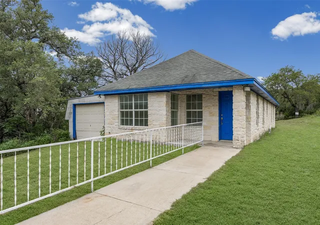 Photo 3 of Single family home for sale at 4205 Park Dr, Lago Vista, TX 78645 | MLS# 8647391 | Listing updated on 2026-09-15