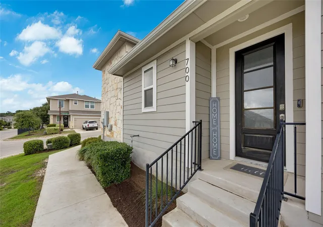 Listing Photo 4 - Condo for sale in building located at 700 Affazia Ln, Georgetown, TX 78628 - Unit #C