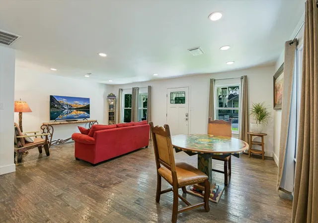 Photo 4 of Single family home for sale at 605 Deep Eddy Ave, Austin, TX 78703 | MLS# 9536376 | Listing updated on 2026-10-07