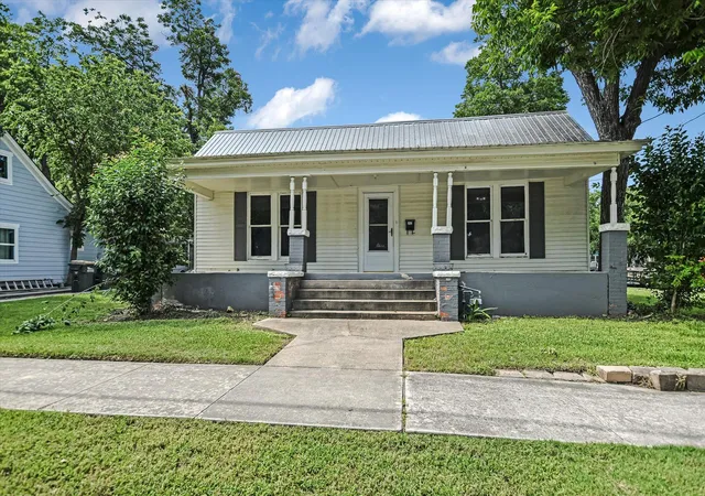 Photo 2 of Single family home for sale at 312 W 10th Street, Georgetown, TX 78626 | MLS# 7358876 | Listing updated on 2026-09-15