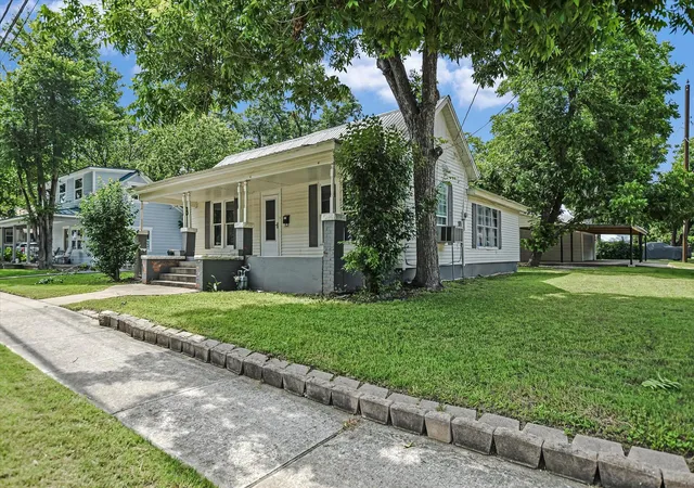 Photo 3 of Single family home for sale at 312 W 10th Street, Georgetown, TX 78626 | MLS# 7358876 | Listing updated on 2026-09-15