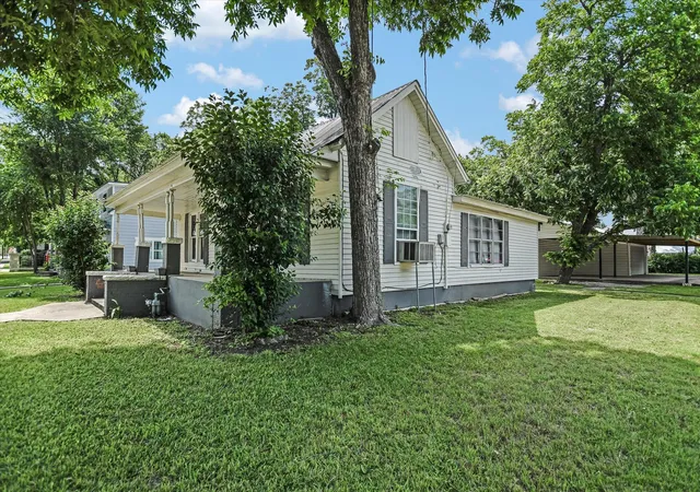Photo 3 of Single family home for sale at 312 W 10th Street, Georgetown, TX 78626 | MLS# 7358876 | Listing updated on 2026-09-15