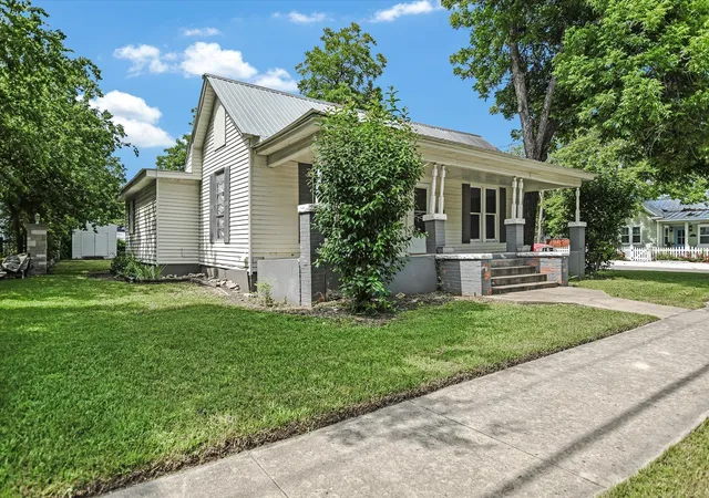 Photo 4 of Single family home for sale at 312 W 10th Street, Georgetown, TX 78626 | MLS# 7358876 | Listing updated on 2026-09-15