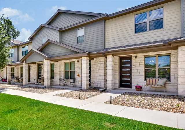 Townhouse for sale at 18803 Hogan Cir #16, Point Venture, TX 78645 | MLS# 3000481