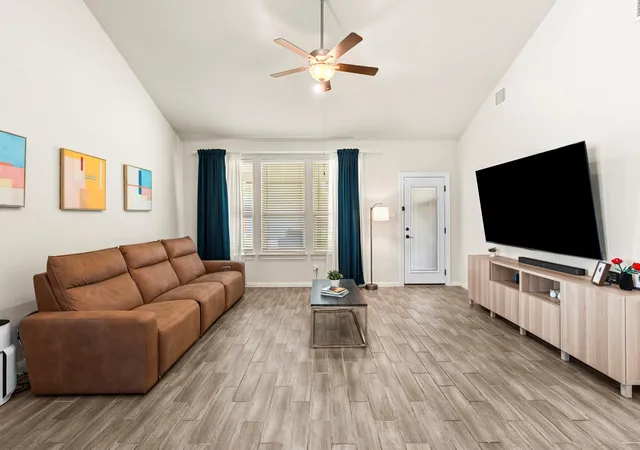 Photo 4 of Single family home for sale at 548 Purple Heart Dr, Buda, TX 78610 | MLS# 2139551 | Listing updated on 2026-09-14