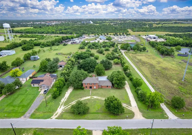 Photo 2 of Single family home for sale at 1405 Southwood Hills Dr, Taylor, TX 76574 | MLS# 7361291 | Listing updated on 2026-09-15