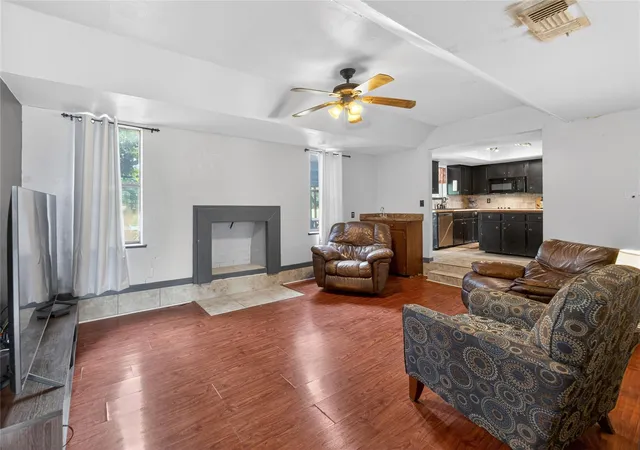 Photo 3 of Single family home for sale at 1405 Southwood Hills Dr, Taylor, TX 76574 | MLS# 7361291 | Listing updated on 2026-09-15