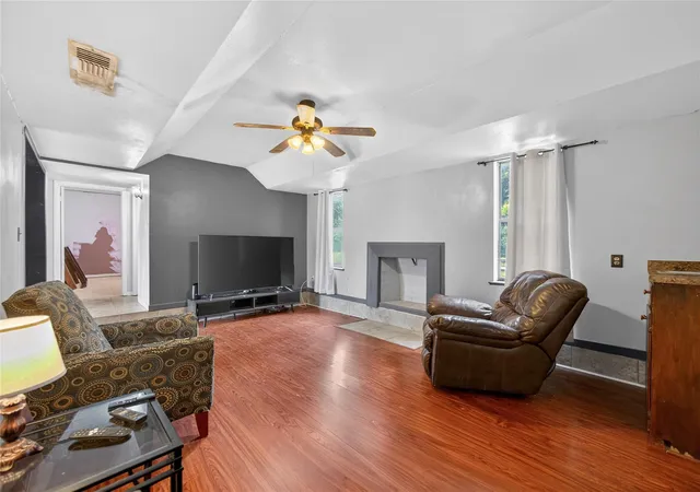 Photo 4 of Single family home for sale at 1405 Southwood Hills Dr, Taylor, TX 76574 | MLS# 7361291 | Listing updated on 2026-09-15