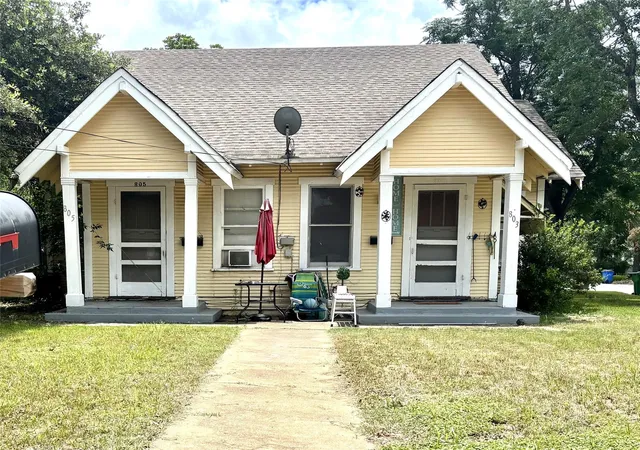 Photo 1 of House for sale at 803 Elm St, Seguin, TX 78155 | MLS# 4763317 | Listing updated on 2026-09-15