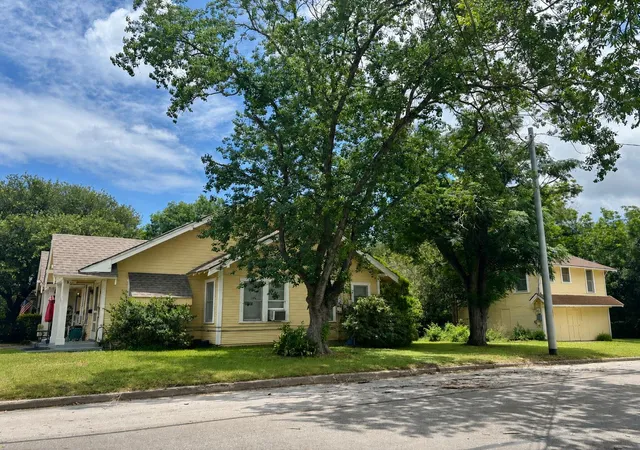 Photo 2 of House for sale at 803 Elm St, Seguin, TX 78155 | MLS# 4763317 | Listing updated on 2026-09-15