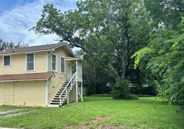 Photo 3 of House for sale at 803 Elm St, Seguin, TX 78155 | MLS# 4763317 | Listing updated on 2026-09-15