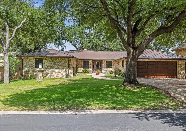 Photo 3 of Sale Pending at 413 Silver Spur, Horseshoe Bay, TX 78657 | MLS# 9356194 | Listing updated on 2026-10-08