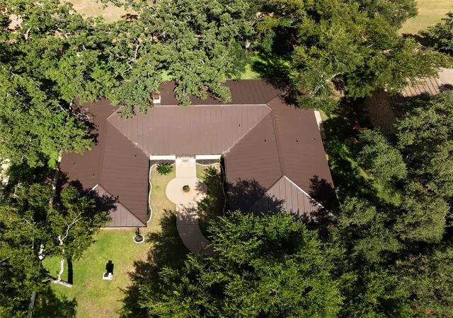 Photo 4 of Sale Pending at 413 Silver Spur, Horseshoe Bay, TX 78657 | MLS# 9356194 | Listing updated on 2026-10-08