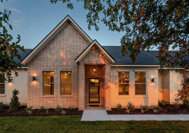 Photo 1 of Single family home for sale at 301 Onion Crk Ln, Driftwood, TX 78619 | MLS# 6614402 | Listing updated on 2026-09-16