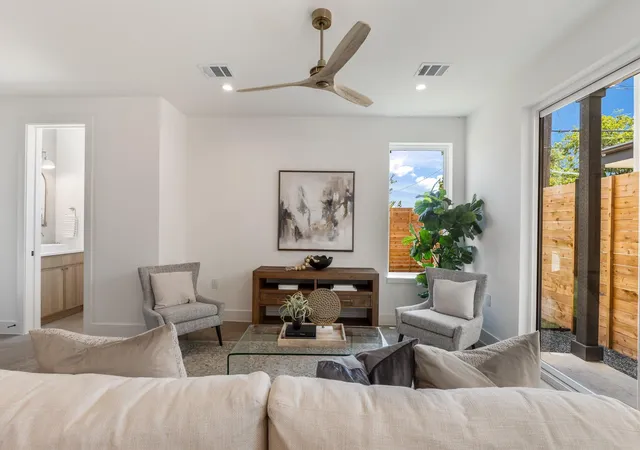 Photo 2 of Condo for sale at 943 E 52nd St, Austin, TX 78751 | MLS# 4751082 | Listing updated on 2026-09-30