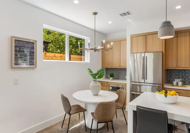 Photo 4 of Condo for sale at 943 E 52Nd St, Austin, TX 78751 | MLS# 4751082 | Listing updated on 2026-09-30