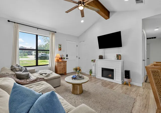 Photo 3 of Single family home for sale at 308 River Hills Dr, San Marcos, TX 78666 | MLS# 7676196 | Listing updated on 2026-09-18