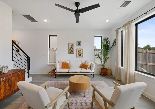 Listing Photo 4 - Condo for sale in building located at 6409 Berkman Dr, Austin, TX 78723 - Unit #6