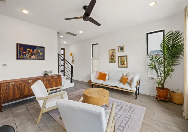 Listing Photo 5 - Condo for sale in building located at 6409 Berkman Dr, Austin, TX 78723 - Unit #6