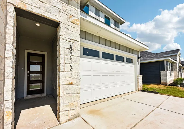 Photo 3 of Sale Pending at 18213 Blazing Ranch Ln, Manor, TX 78653 | MLS# 1138504 | Listing updated on 2026-10-05