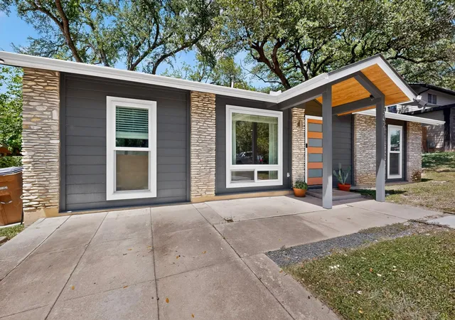 Photo 4 of Single family home for sale at 302 Rowland Dr, Austin, TX 78745 | MLS# 2014965 | Listing updated on 2026-09-14