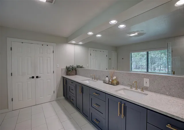 Photo 3 of Single family home for sale at 205 E Esparada Dr, Georgetown, TX 78628 | MLS# 8717044 | Listing updated on 2026-09-12