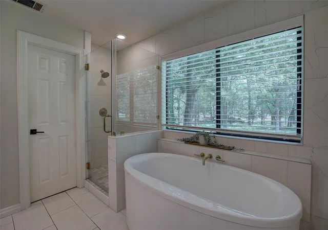Photo 4 of Single family home for sale at 205 E Esparada Dr, Georgetown, TX 78628 | MLS# 8717044 | Listing updated on 2026-09-12