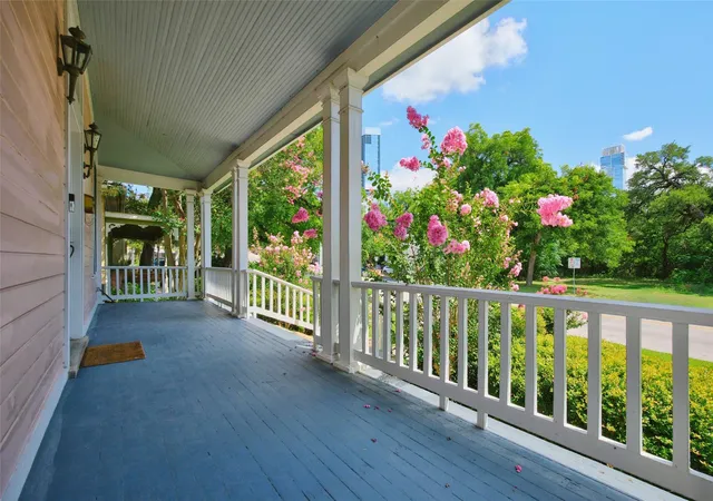 Photo 3 of Single family home for sale at 812 W 10th Street, Austin, TX 78701 | MLS# 5212873 | Listing updated on 2026-10-06
