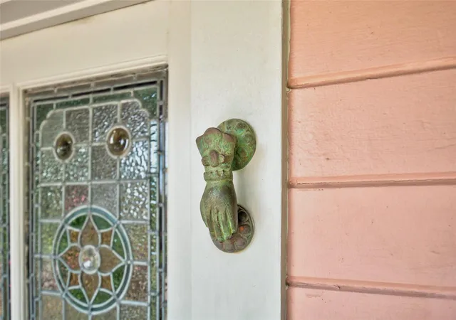 Photo 3 of Single family home for sale at 812 W 10th Street, Austin, TX 78701 | MLS# 5212873 | Listing updated on 2026-10-06