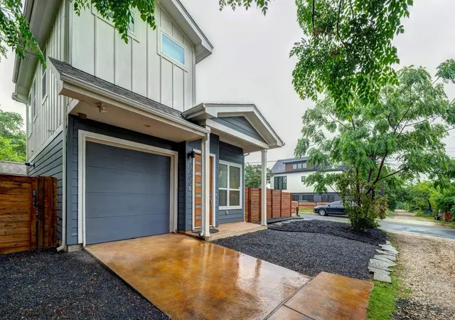 Photo 3 of Sale Pending at 1300 Walnut Ave #B, Austin, TX 78702 | MLS# 9584364 | Listing updated on 2026-09-08
