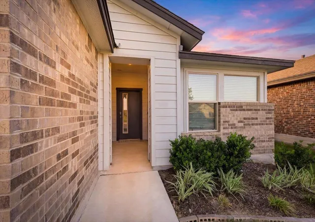 Photo 3 of Single family home for sale at 1145 Tipton St, Georgetown, TX 78633 | MLS# 6757116 | Listing updated on 2026-09-11